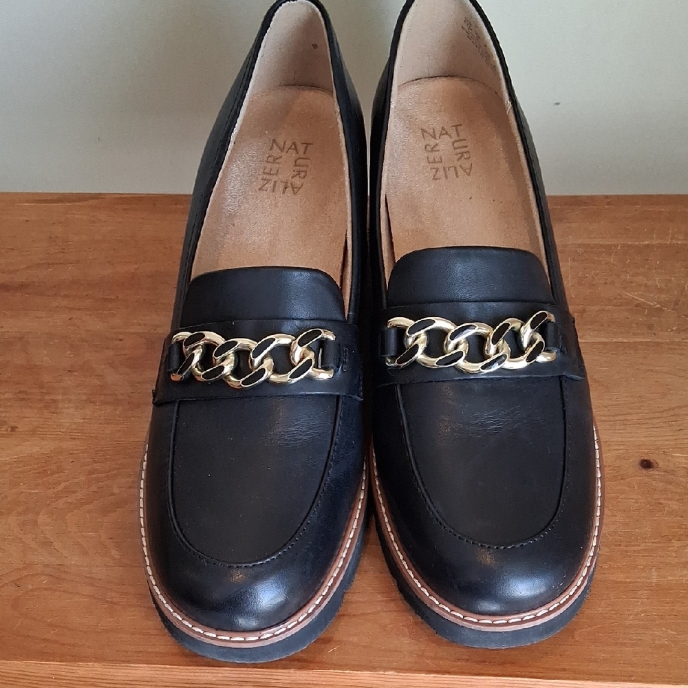 NATURALIZER Desi Black Leather Chain-Detail Loafers